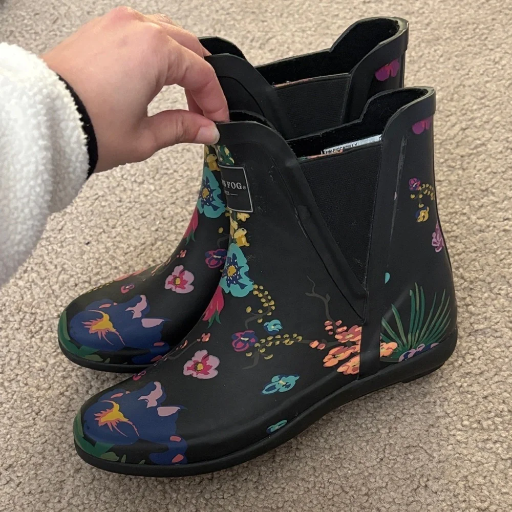 London Fog Piccadilly- Women's Black Floral Rain Boots size 6